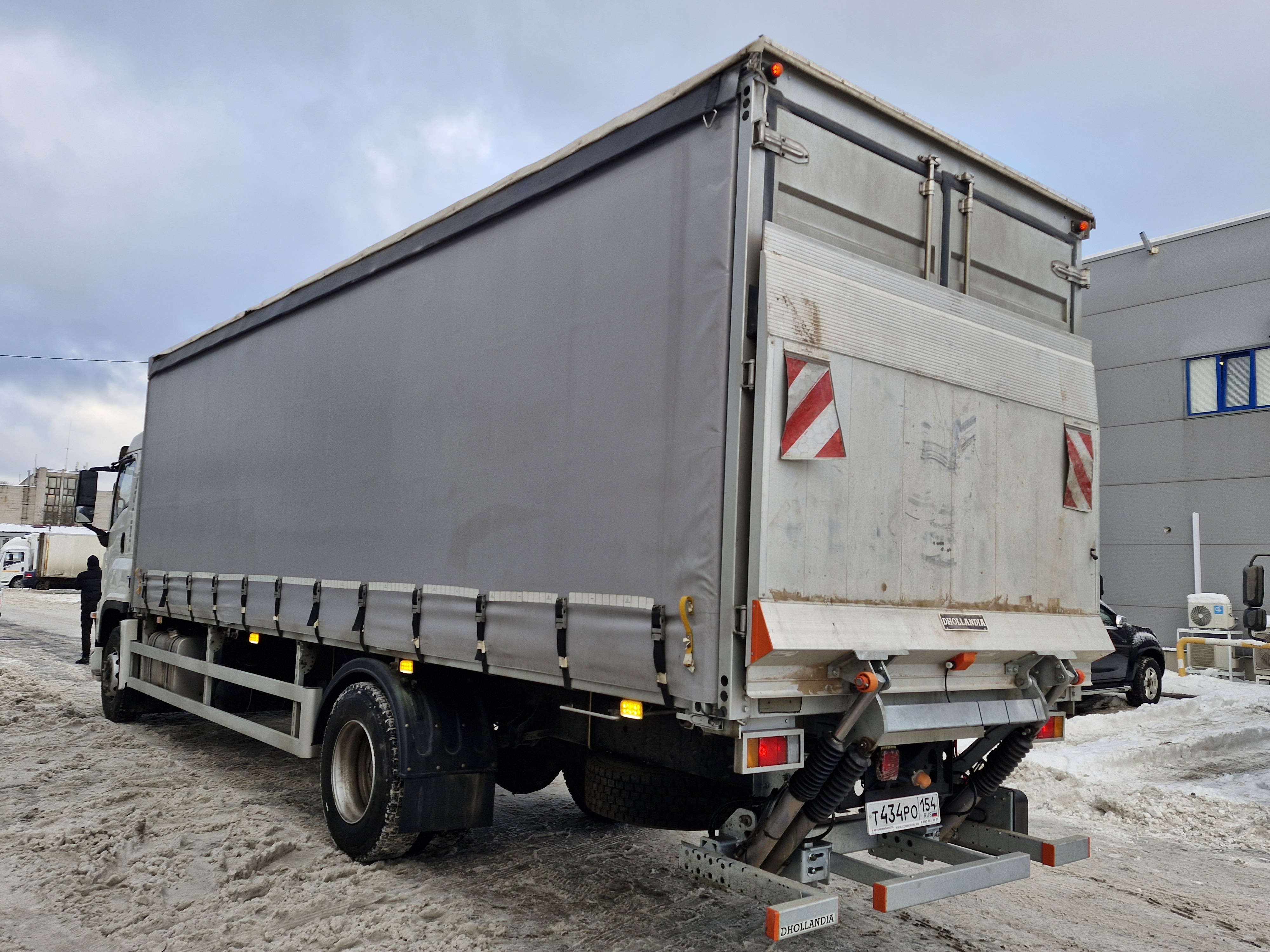 ISUZU Бортовой 10 т., 6,7 м фото 3