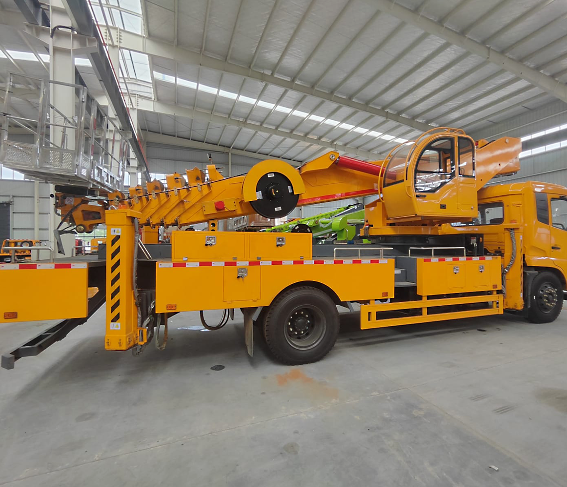 ISUZU Грузовик Автогидроподъемник 4х2, 48 м фото 2