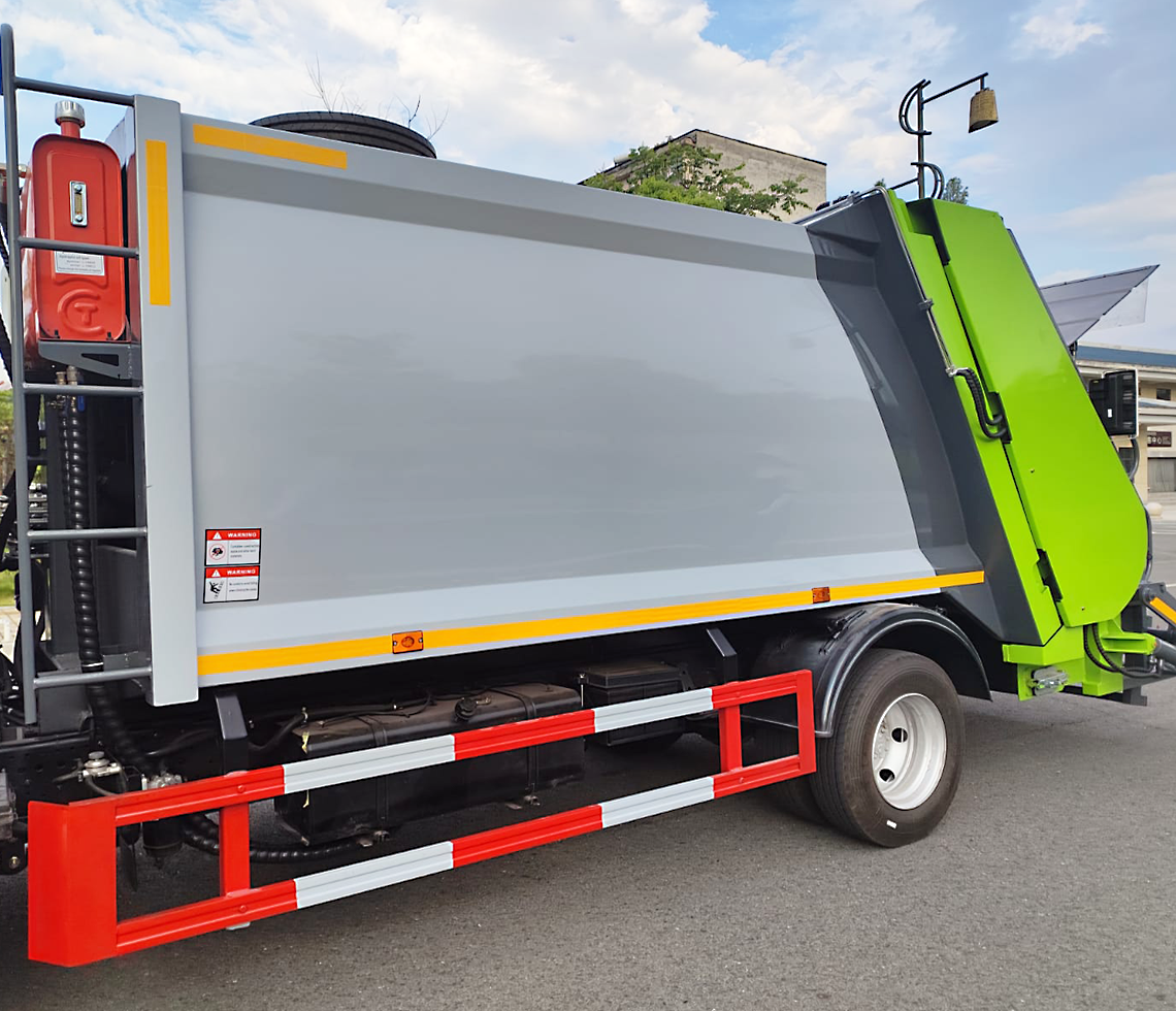 Мусоровоз ISUZU с задней загрузкой 10.5 т фото 2