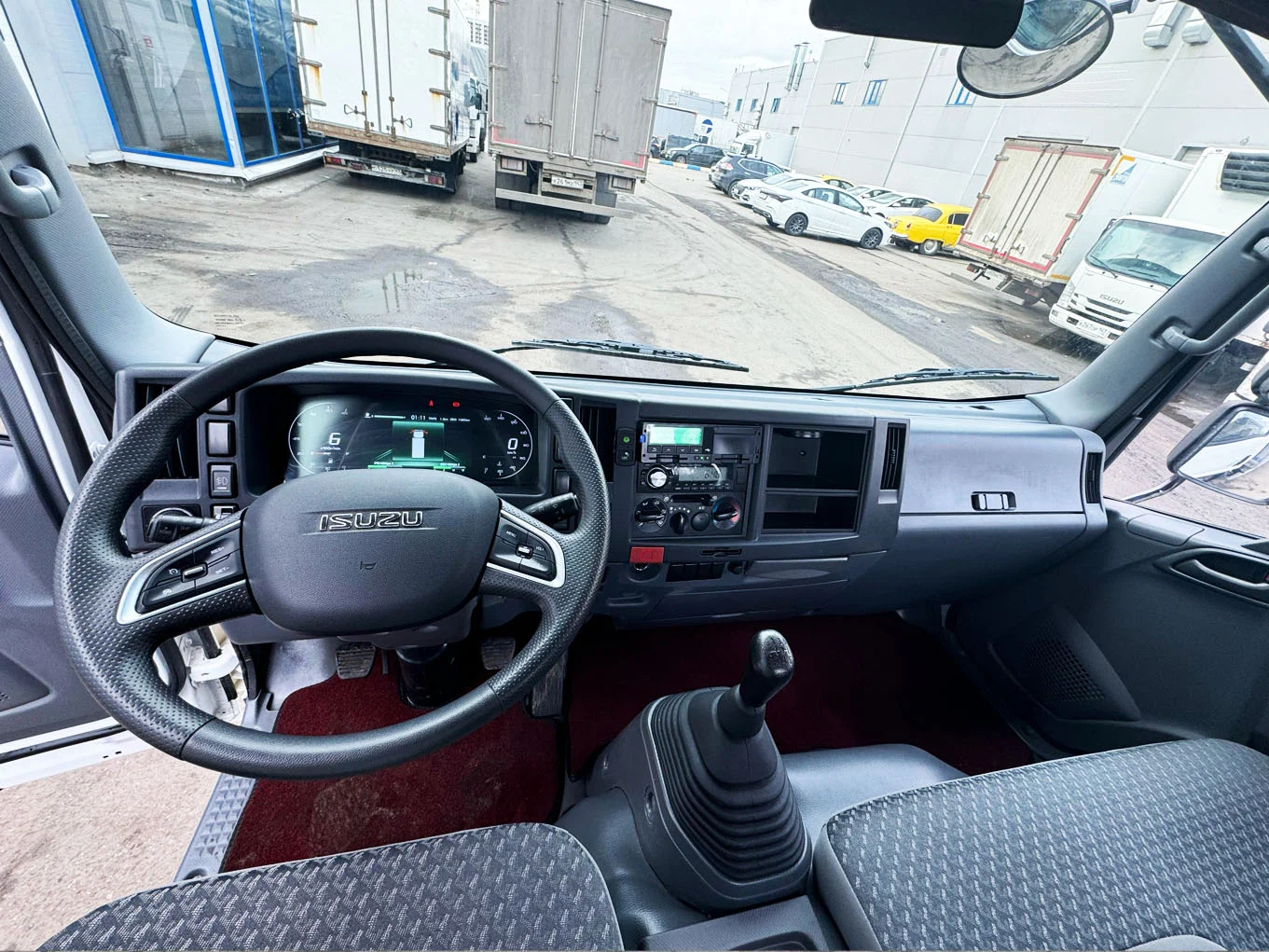 ISUZU грузовик бортовой, 10,5 т без спальника фото 5