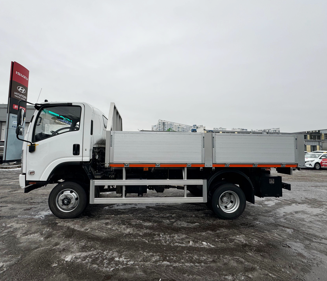 ISUZU Грузовик с бортовым кузовом, полный привод фото 2