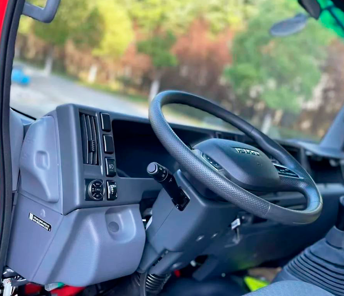 ISUZU Бортовой грузовик, двойная кабина фото 3