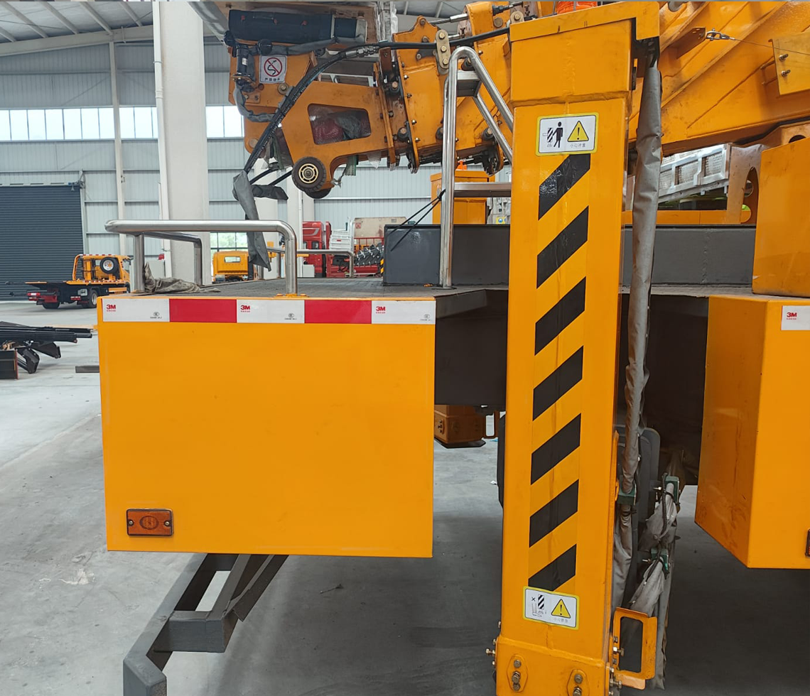 ISUZU Грузовик Автогидроподъемник 4х2, 48 м фото 3