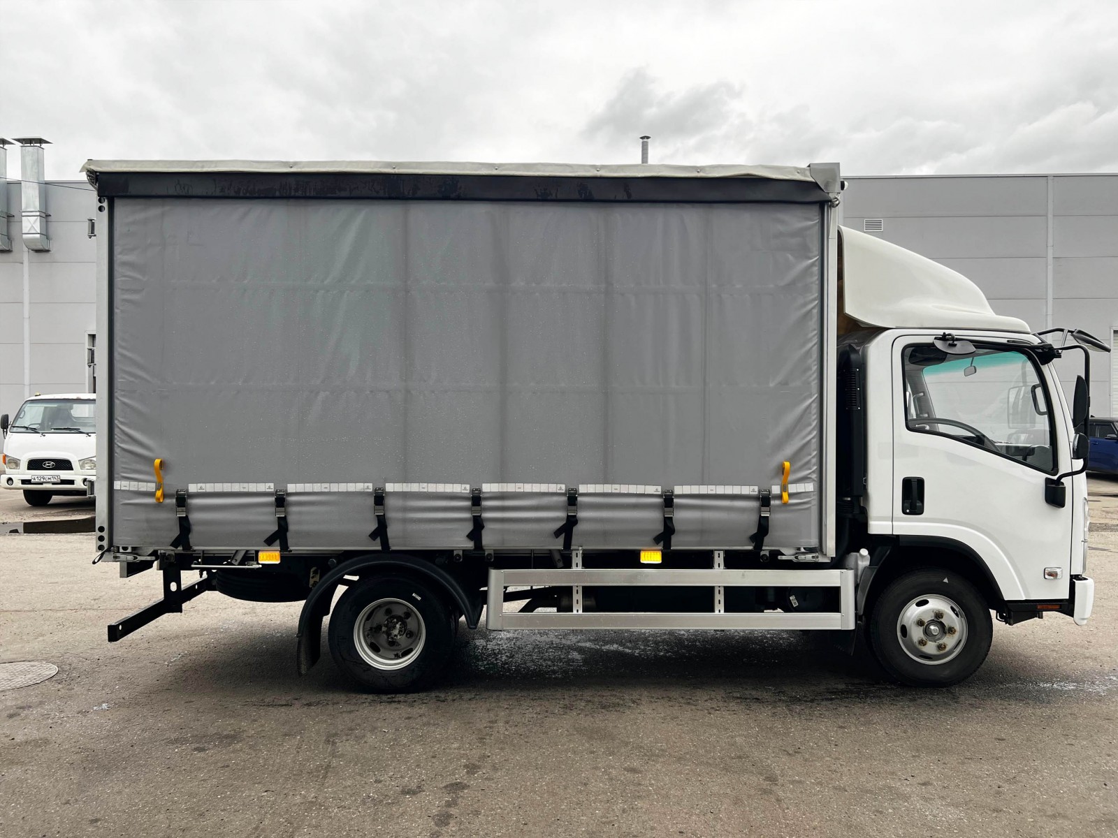 Бортовой тентованный грузовик ISUZU, 3,5 т фото 2