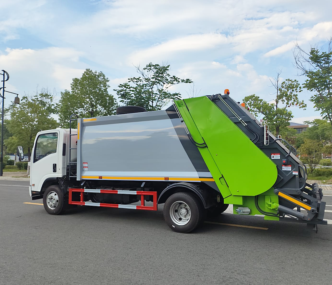 Мусоровоз ISUZU с задней загрузкой 10.5 т фото 3