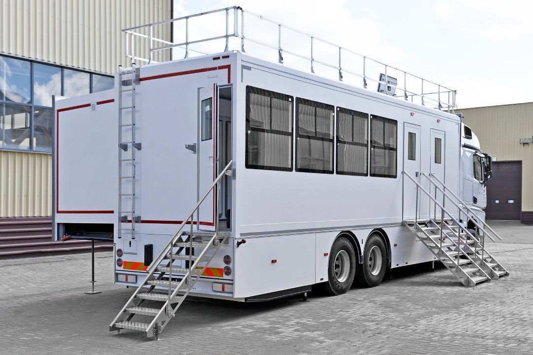 Мобильный офис на шасси ISUZU фото 2