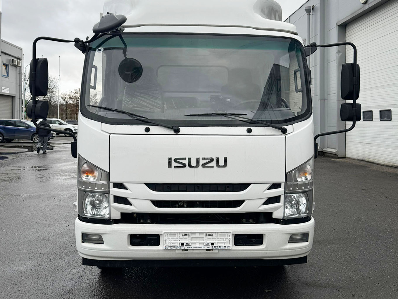 ISUZU грузовик бортовой еврошторный 10,5 т фото 3