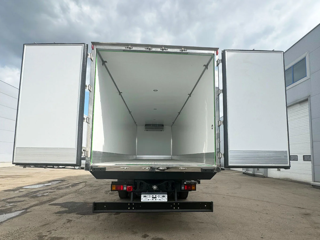 ISUZU фургон рефрижератор, 18 т фото 3