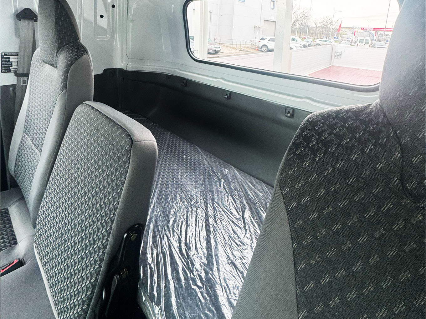 ISUZU грузовик бортовой, 10,5 т со спальником фото 4