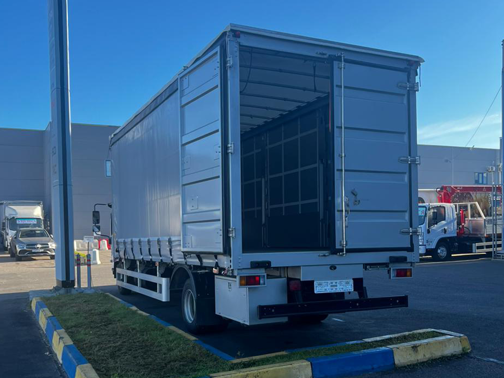 Бортовой грузовик ISUZU тентованный 5,5 т.,6,2 м фото 2