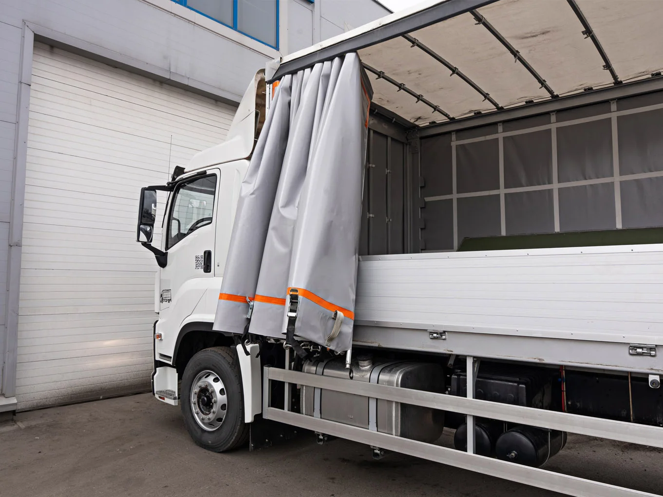 ISUZU бортовой грузовик еврошторный, 18 т, 8.6 м фото 5