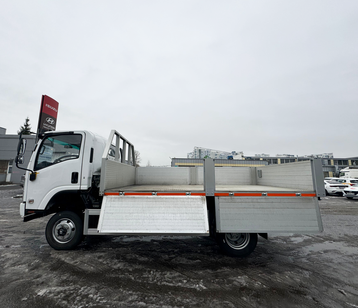 ISUZU Грузовик с бортовым кузовом, полный привод фото 4