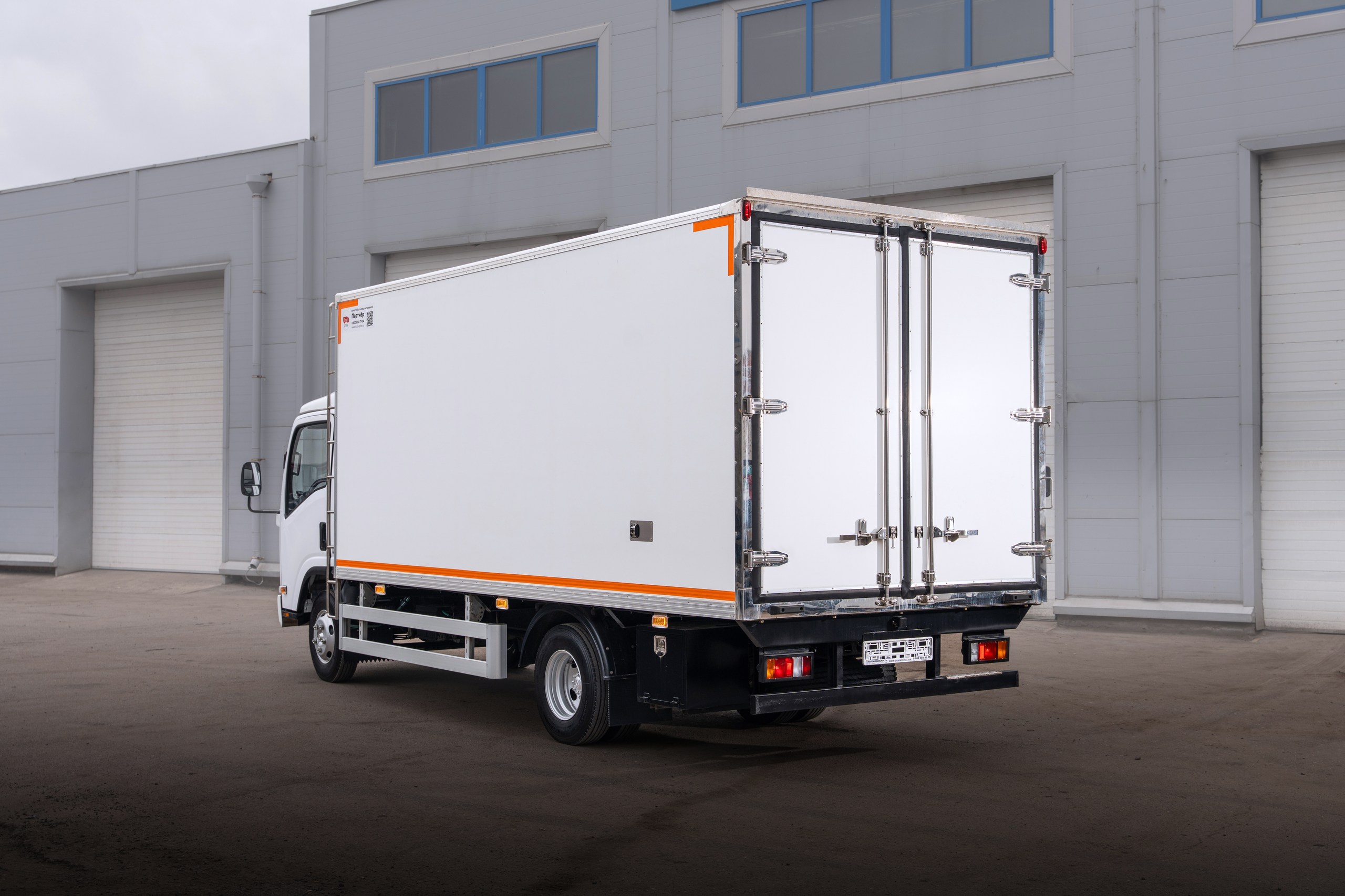 ISUZU рефрижератор 3,5 т, 5,2 м фото 2