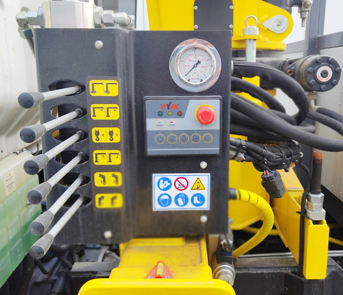 Бортовой с КМУ SDAC К 7.5 HYVA 3 т. фото 4