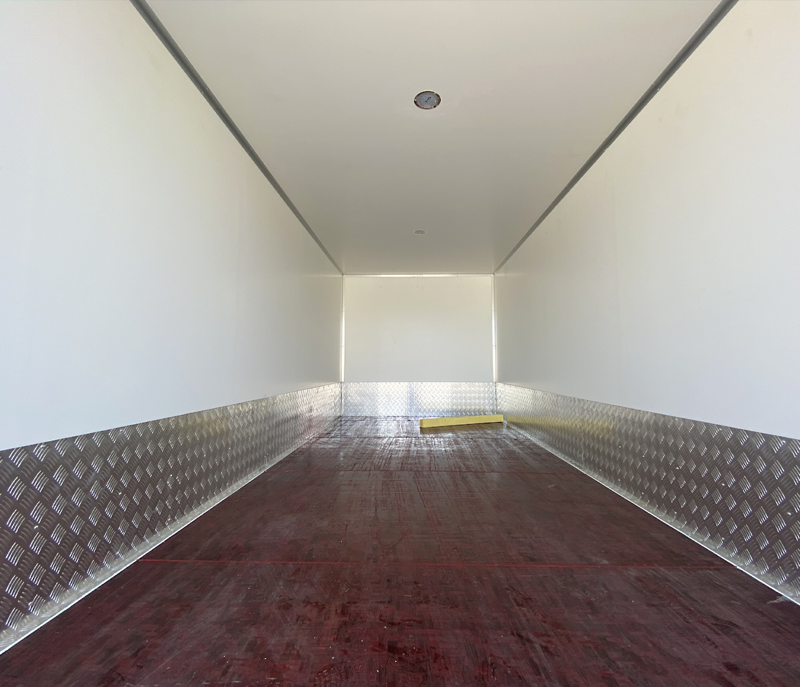 ISUZU фургон изотермический 10,5 т со спальником фото 2