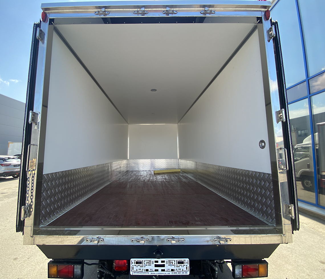 ISUZU фургон изотермический 10,5 т со спальником фото 4