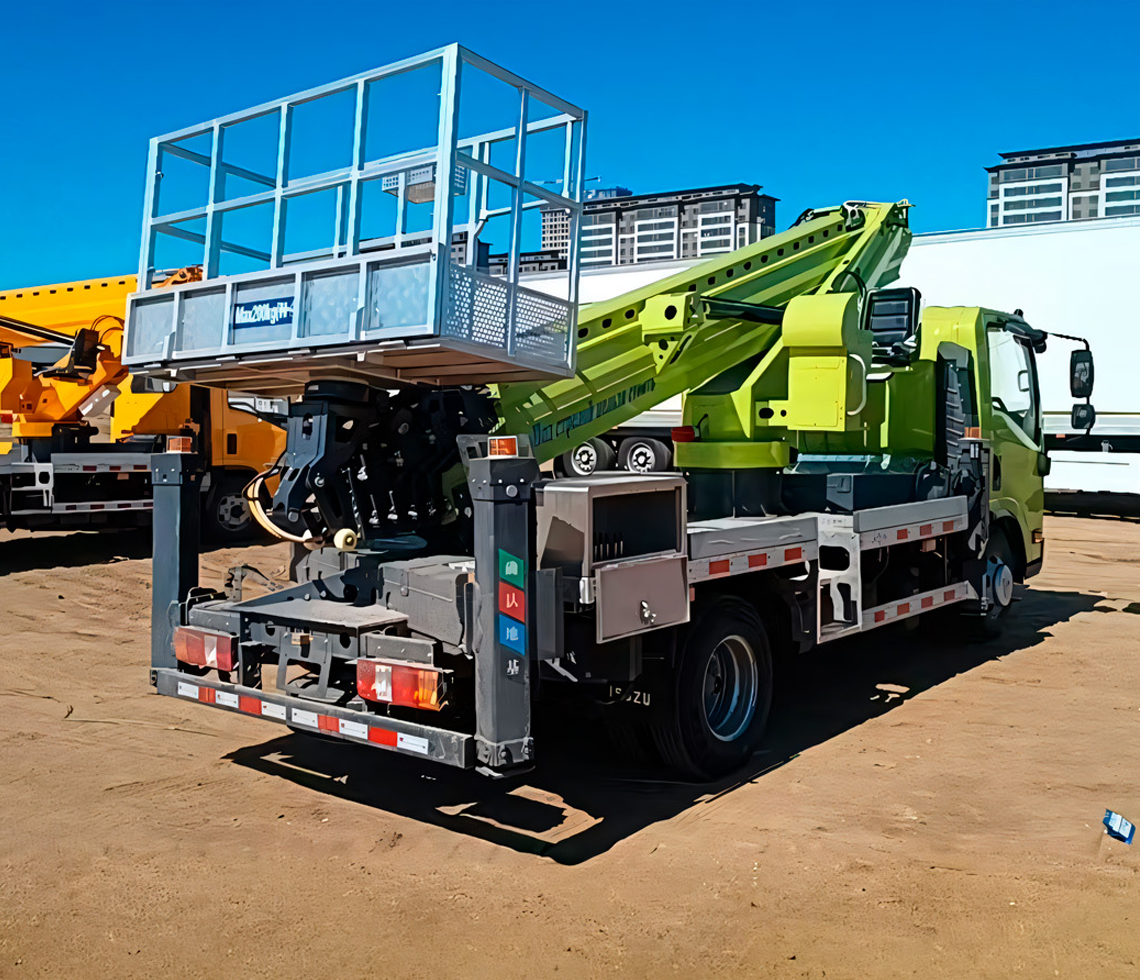 ISUZU Грузовик Автогидроподъемник 4х2, 30 м фото 2